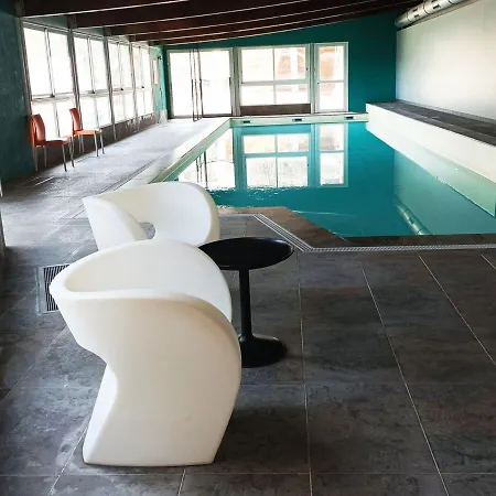 Apartment T2 Dans Un Chateau A Jausiers, Piscine Et Sauna, Ideal Pour 4 Personnes - Fr-1-165b-42