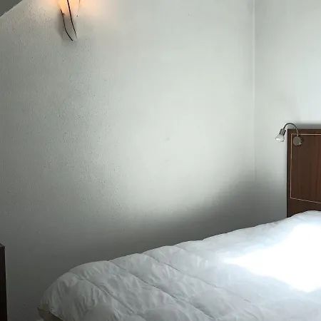 Apartment T2 Dans Un Chateau A Jausiers, Piscine Et Sauna, Ideal Pour 4 Personnes - Fr-1-165b-42