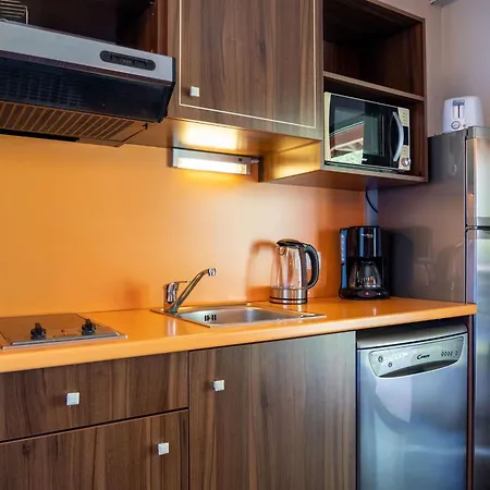 Apartment T2 Dans Un Chateau A Jausiers, Piscine Et Sauna, Ideal Pour 4 Personnes - Fr-1-165b-42 *