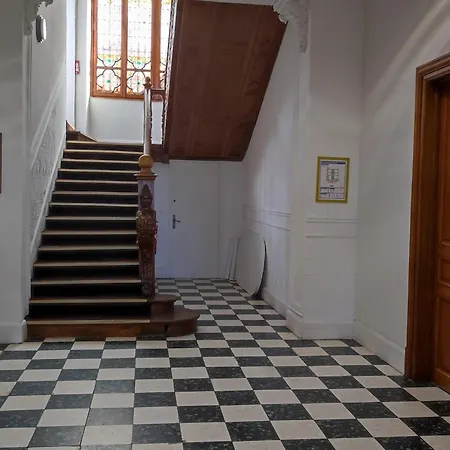 T2 Dans Chateau Avec Piscine, Parking Et Animaux Admis - - Fr-1-165b-42 柔基耶